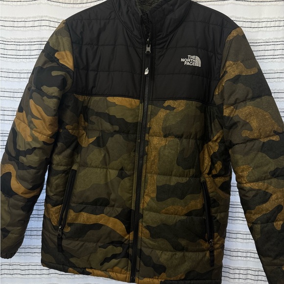 The North Face Black and Camouflage Jacket kids size L - Picture 2 of 6